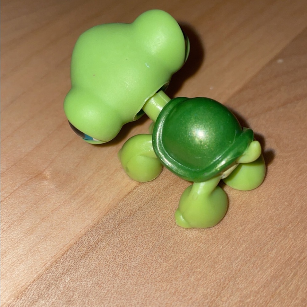 littlest pet shop # 187 green turtle with solid green shell and blue eyes - Picture 2 of 3